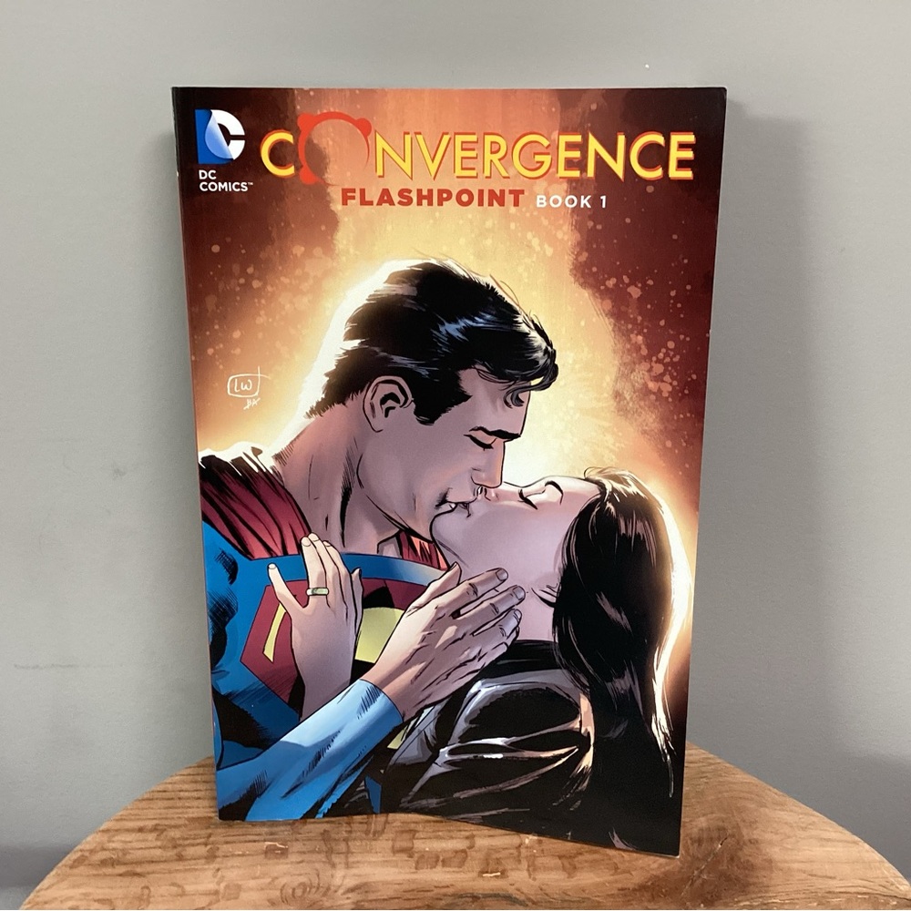 DC Comics Convergence Flashpoint - Book 1 2015 - Like New Condition Collectible